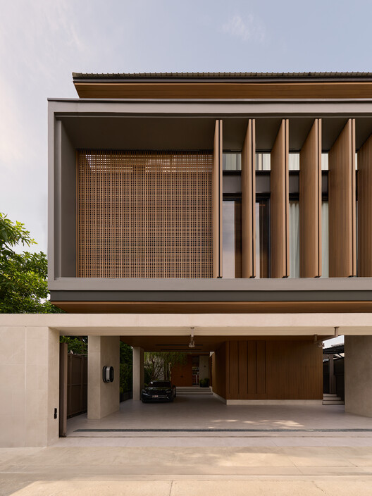 Khun Atiruj Residence / PAON Architects Co.,Ltd.